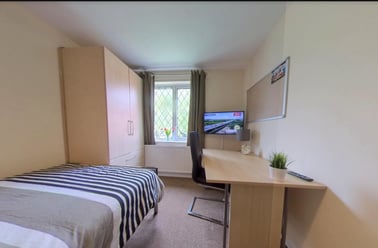 Gloucester street, Near university, Sheffield - Image 3